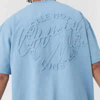 Yeni boy genişletilmiş boyun resmi adam kabartmalı T-shirt & kısa Set yaz erkek Set plaj kıyafeti Baggy stil eşleştirme Mens Set