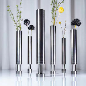 Vases à fleurs en métal personnalisés fabriqués à la main avec une forme et une taille uniques, parfaits pour la décoration de votre maison - Product Image 1