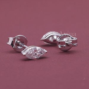 Boucles d'oreilles clous en diamant de laboratoire certifié IGI, taille marquise, en or 18 carats, solitaires - Product Image 4