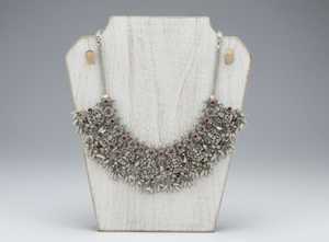 ชุดสร้อยคอสั้นหรูหราสง่างามชุดเครื่องประดับแนวพื้นเมืองอินเดียแบบดั้งเดิมสำหรับผู้หญิง - Product Image 4