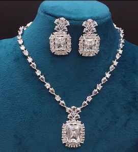 ชุดสร้อยคอเพทายสีเงินพร้อมต่างหูแฟชั่นสำหรับงานแต่งงานคอลเลกชันสวมใส่สำหรับผู้หญิง - Product Image 4