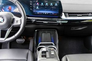 Faible kilométrage 2025 X-2 XDE28i RIVSUV 4 portes, espace avant 40 pouces, espace arrière 36 pouces, volume de chargement 25 pieds cubes - Product Image 3