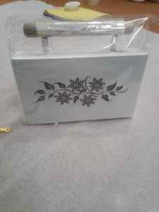 กระเป๋าคลัทช์ผ้าม็อบทำจากเรซินโบฮีเมียนทำมือมุกแท้ออกแบบให้เหมาะกับงานแต่งงานของชาวอินเดีย - Product Image 4