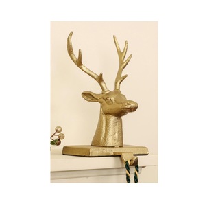 Porte-bas en fer forgé pour une suspension de vacances d'hiver robuste, adapté à la décoration traditionnelle de Noël à la maison - Product Image 3