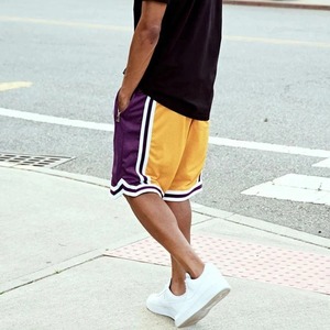 Short de basket-ball rétro pour hommes pour la mode de rue Short d'entraînement en maille personnalisé de haute qualité avec option de logo personnalisé - Product Image 5