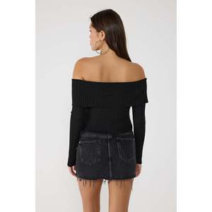 Suéter de Punto con Hombros Descubiertos y Detalle de Lazo, Transpirable, Informal, para Mujer, Otoño/Invierno, con Logotipo Estampado en la Parte Delantera - Product Image 5
