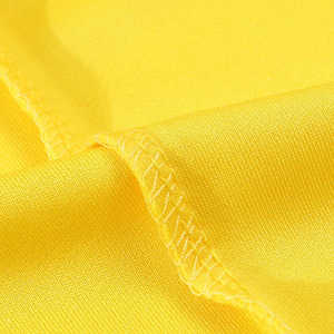 Polo en coton piqué pour homme avec logo personnalisé OEM, jaune vif, coupe ajustée, manches courtes, polo uni, vente en gros, polo décontracté pour le golf - Product Image 4