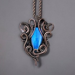 Colgante de cobre labradorita Vintage hecho a mano, regalo de compromiso de aniversario único, joyería de piedra natal chapada en oro para mamá - Product Image 1