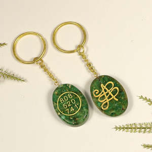 Llavero de Moneda de Orgón de Aventurina Verde con Símbolo Zibu, Set de 2 Piezas, Construcción de Aleación y Metal - Product Image 2