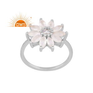 Meilleure vente en argent sterling naturel CZ et pierre de lune arc-en-ciel, design floral, bague empilable, fabricant de bijoux personnalisés - Product Image 1