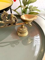 Lampe à huile Diya géométrique en laiton pur, artisanale, traditionnelle, style industriel indien, motif solide, spirituelle, pour Pooja, Diwali, salon