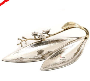 Plato de servicio de acero inoxidable con acabado dorado de forma redonda de diseñador para restaurante y bar de hotel - Product Image 2