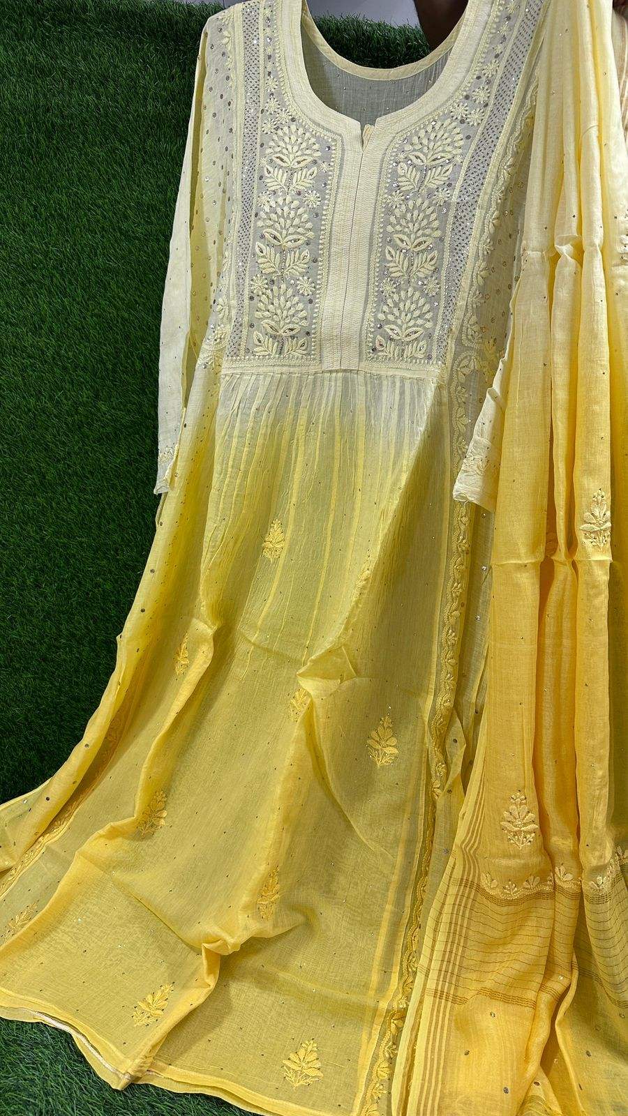 สีเหลือง