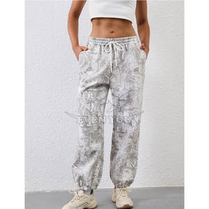 Pantalons de survêtement à thème jungle personnalisés, parmi les plus vendus, offrant un matériau respirant et un look décontracté et relaxant - Product Image 3