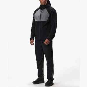 Vestes d'entraînement à capuche enduites unisexe avec logo personnalisé et demi-fermeture éclair Vestes coupe-vent en nylon de qualité supérieure - Product Image 3