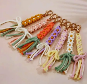 Llavero bohemio de algodón trenzado hecho a mano - Product Image 2