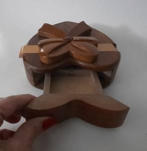 Boîte à bijoux en bois poli finition naturelle, faite à la main, pour bagues, colliers, boucles d'oreilles, décoration de mariage - Product Image 4