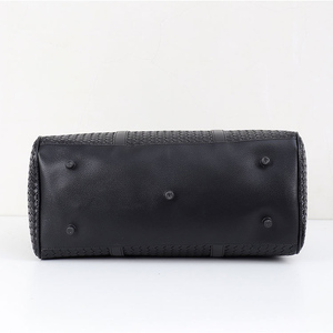 Sac de sport de nuit pour hommes de luxe avec logo personnalisé Sac de voyage en cuir véritable avec texture tissée en cuir PU - Product Image 4