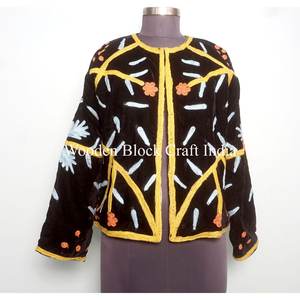 Chaqueta de Terciopelo con Bordado Floral Suzani, Aspecto Impresionante, Chaqueta de Invierno, Abrigo para Mujer, Chaqueta Corta Suzani para Mujer - Product Image 4