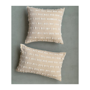 Coussin doux brodé en 100% coton à motif de marbre écologique chic avec un design recyclable et un look moderne pour les intérieurs contemporains - Product Image 4