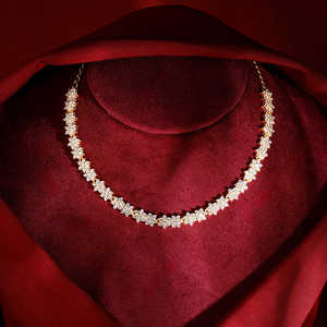 Collar con colgante de diamante Marilyn dorado Premium, pieza de joyería de moda para mujeres y niñas, regalos de boda y celebración con estilo - Product Image 3