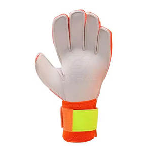 Gants de gardien de but de haute qualité, fabriqués au Pakistan, en cuir respirant et léger, avec fermeture à boucle complète, design très vendu. - Product Image 3