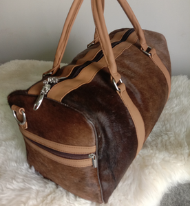 Bolso de piel de vaca clásico marrón Travel Golf Sport Duffel Pelos de lujo en bolso de lona de cuero de vaca para hombres y mujeres - Product Image 4