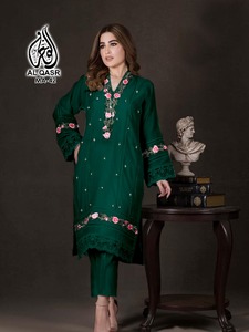 นักออกแบบล่าสุดการลําดับการเย็บปักถักร้อยเทียม Georgette ทํางานชุด Salwar โดย Fab Zone - Product Image 5