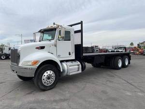 Camión de Plataforma Plana Usado, Listo para Trabajar, Peterbilt 348 de 2014, Eje Tándem, 24 pies - 350HP, Transmisión Automática Allison de 6 Velocidades, Entrega Puerta a Puerta - Product Image 3