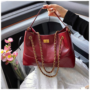 Sac bandoulière de luxe en cuir véritable brodé motif losanges pour femme, avec deux sangles et fermeture éclair, portable, de créateur - Product Image 5