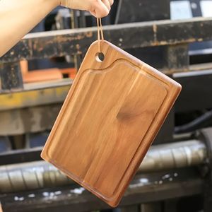 Planche à découper professionnelle de luxe en bois d'acacia, épaisse et solide, compatible lave-vaisselle, pour la préparation et le service des aliments à la maison - Product Image 1