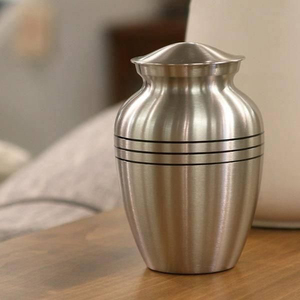 Urne de crémation adulte en laiton massif élégant classique abordable pour les cendres humaines fournitures funéraires élégantes - Product Image 6