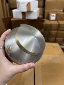 Venta al por mayor Funeral Latón Metal Mini Peltre Golden Odyssey Paw Pet Cremación Urnas para cenizas de mascotas - Product Image 4