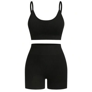 Conjunto de Yoga Transpirable y Sostenible con Top de Cuello Halter y Pantalones - Leggings para Correr con Logotipo Personalizado - Product Image 3