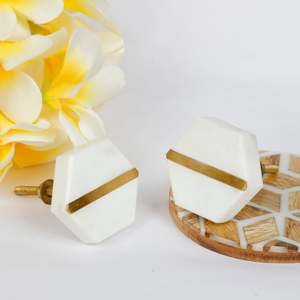 Bouton de tiroir en marbre blanc et laiton de qualité supérieure, quincaillerie décorative pour meubles, design élégant et propre, vente en gros - Product Image 5