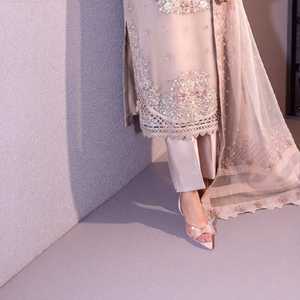 Costume décontracté prêt à porter avec haut élégant à manches longues et bas assortis conçu pour le bureau Style de rue et usage quotidien - Product Image 3