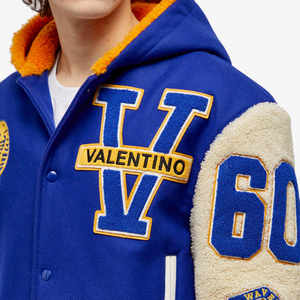 Chaqueta Varsity Personalizada con Capucha, Estilo Vintage, Color en Contraste, Bordado de Toalla, Estilo Urbano, Chaqueta Bomber para Hombre - Product Image 5