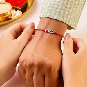 Juego de Rakhi de Plata Preciosa Zarkan Infinity Love con Roli Chawal, Joyería Cultural Coleccionable - Product Image 2