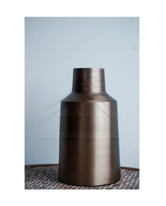 Vase à fleurs en métal côtier à la mode fer moderne élégant de conception unique pour les dessus de table et les manteaux de mariage - Product Image 6