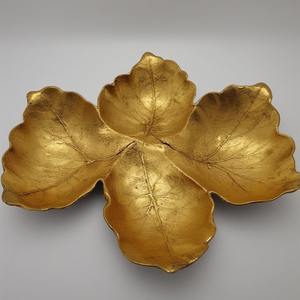 Serveur de fruits secs en aluminium fabriqué à la main avec trois bols en forme de feuille joints en finition dorée conçus pour des intérieurs élégants. - Product Image 6