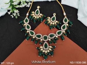 Ensemble collier court Kundan Stones blanc plaqué rhodium belle tenue de fête Designer Kundan - Product Image 3