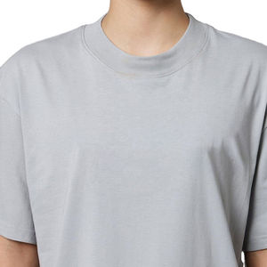 Ensemble deux pièces pour femmes, t-shirt noir surdimensionné avec imprimé abstrait coloré et short cargo noir, ensemble décontracté streetwear - Product Image 6