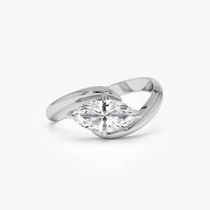 Impresionante Anillo de Diamante Cultivado en Laboratorio con Corte Marquise y Diseño Cruzado, 1.00 Ct E-F VS, Oro de 14K, para Regalo de Aniversario de Bodas - Product Image 1