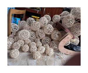 Boule en rotin naturel faite à la main, boule en rotin de qualité supérieure, artisanat décoratif pour la décoration, léger, durable, ornement, plusieurs options de taille - Product Image 1