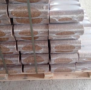 Prix usine en gros Palettes de briquettes de bois Sacs de 15 kg Combustible Exportation Europe En stock Granulés de bois de pin Cendres 1% Humidité 1% - Product Image 3