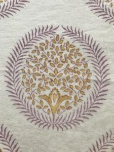 Tela de Algodón Estampada a Mano con Diseño Floral Tradicional Indio, Estampado Buti, Textil Teñido Naturalmente - Product Image 2