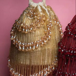 Sac Potli 2025 @ Designer sur velours avec de belles pierres de perles de verre en cristal et un embellissement Dabka pour mariage et fête - Product Image 1