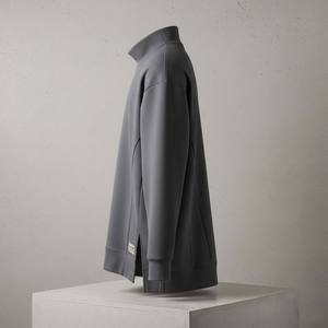 Sweat-shirt à col montant en molleton technique 100% coton poids lourd pour homme, gris anthracite, hiver, structure minimaliste, streetwear japonais, côté - Product Image 3