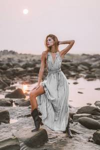 2024 mode vente chaude tenue décontractée été vacances Style col en v sans manches Maxi robe pour les femmes - Product Image 2