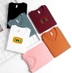 T-shirt formel en coton tricoté 100 % à col en V, respirant, à manches courtes, uni, 180 grammes, avec logo imprimé sérigraphié sur le devant - Product Image 1